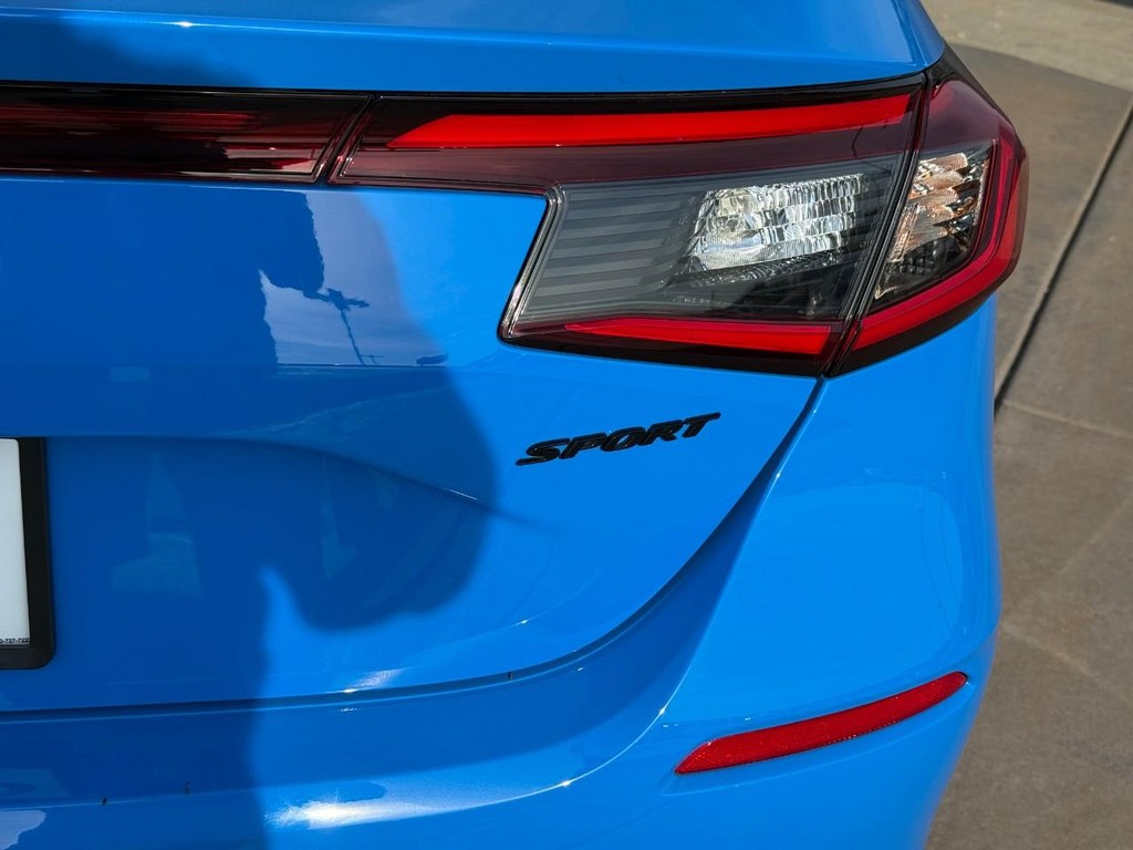 Honda Civic Hatchback Vehicle Full-screen Gallery Image 09