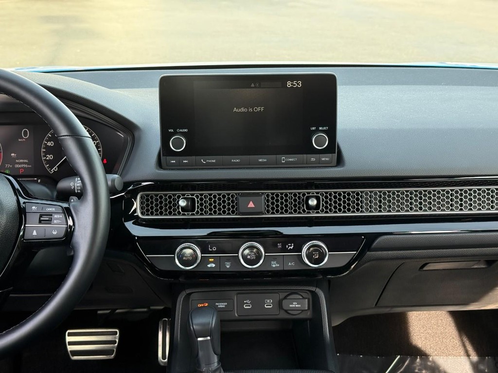 Honda Civic Hatchback Vehicle Full-screen Gallery Image 15