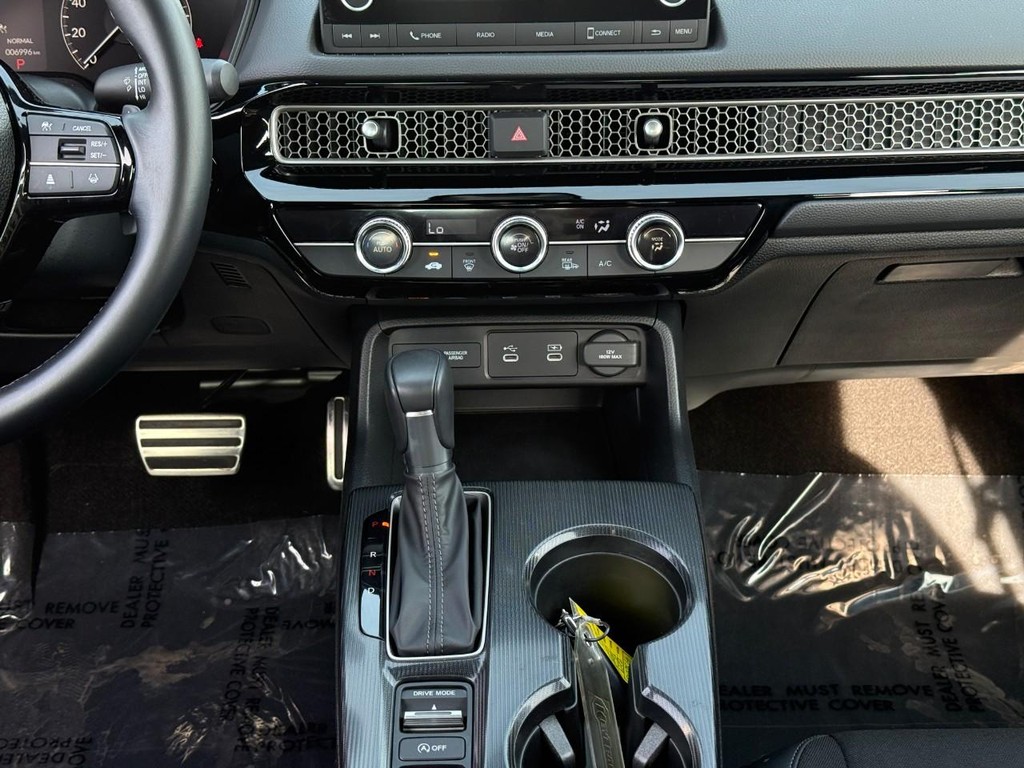 Honda Civic Hatchback Vehicle Full-screen Gallery Image 16