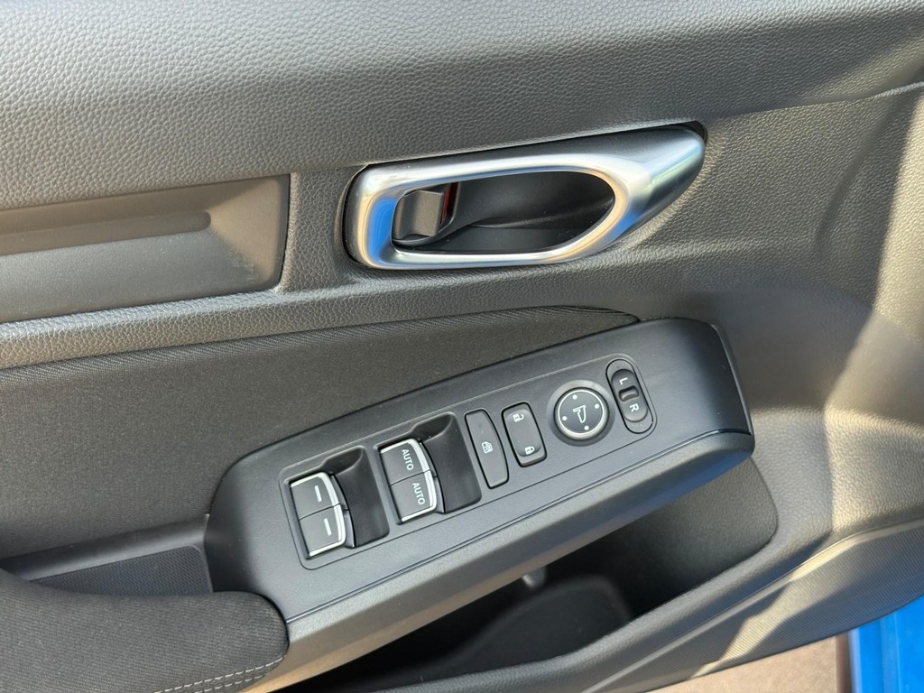 Honda Civic Hatchback Vehicle Full-screen Gallery Image 17