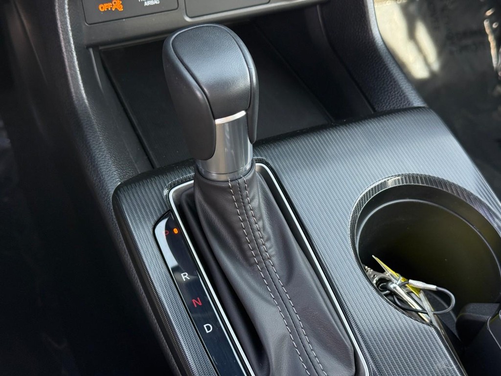 Honda Civic Hatchback Vehicle Full-screen Gallery Image 24