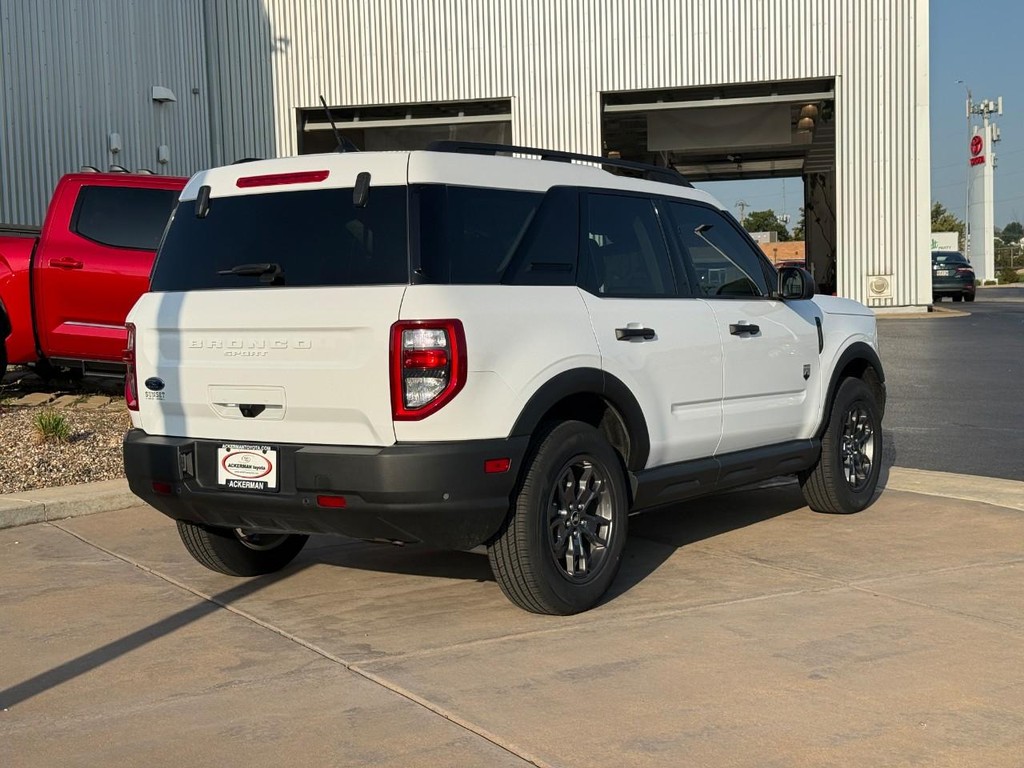 Ford Bronco Sport Vehicle Full-screen Gallery Image 02