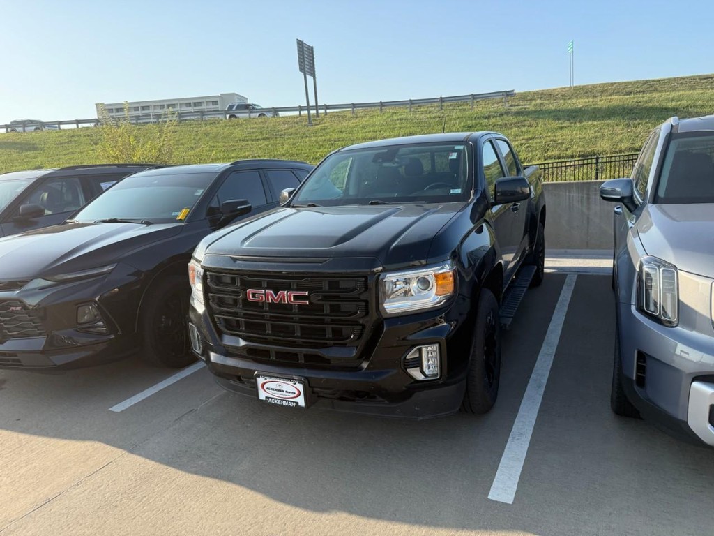 GMC Canyon Vehicle Full-screen Gallery Image 02