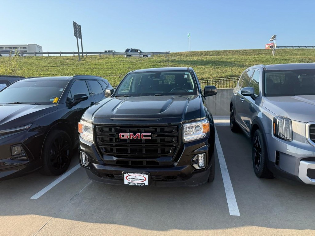 GMC Canyon Vehicle Full-screen Gallery Image 03