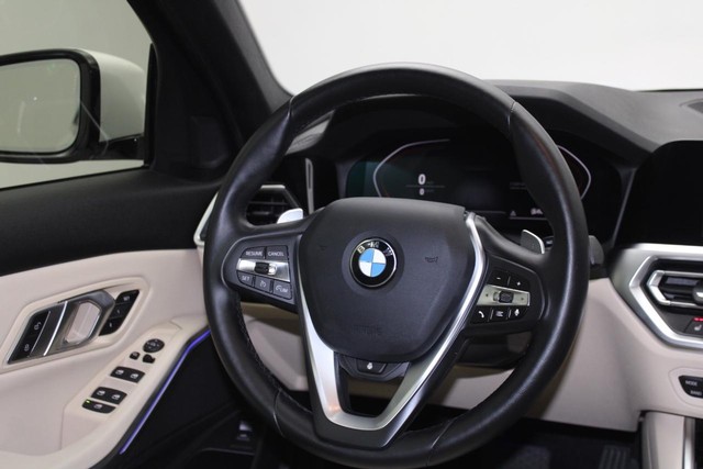 2022 BMW 3-Series 330i photo