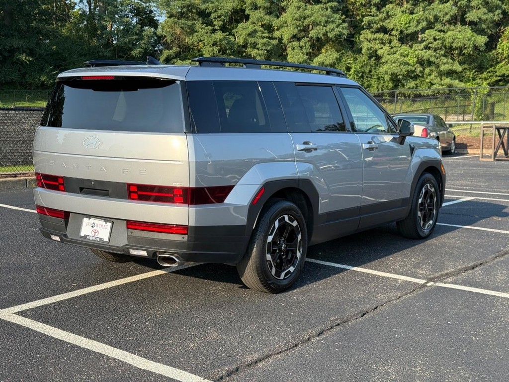 Hyundai Santa Fe Vehicle Full-screen Gallery Image 03