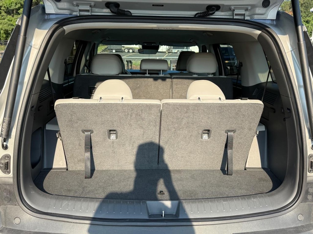 Hyundai Santa Fe Vehicle Full-screen Gallery Image 04