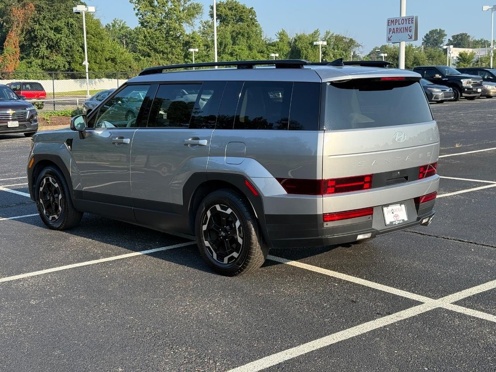 Hyundai Santa Fe Vehicle Full-screen Gallery Image 06