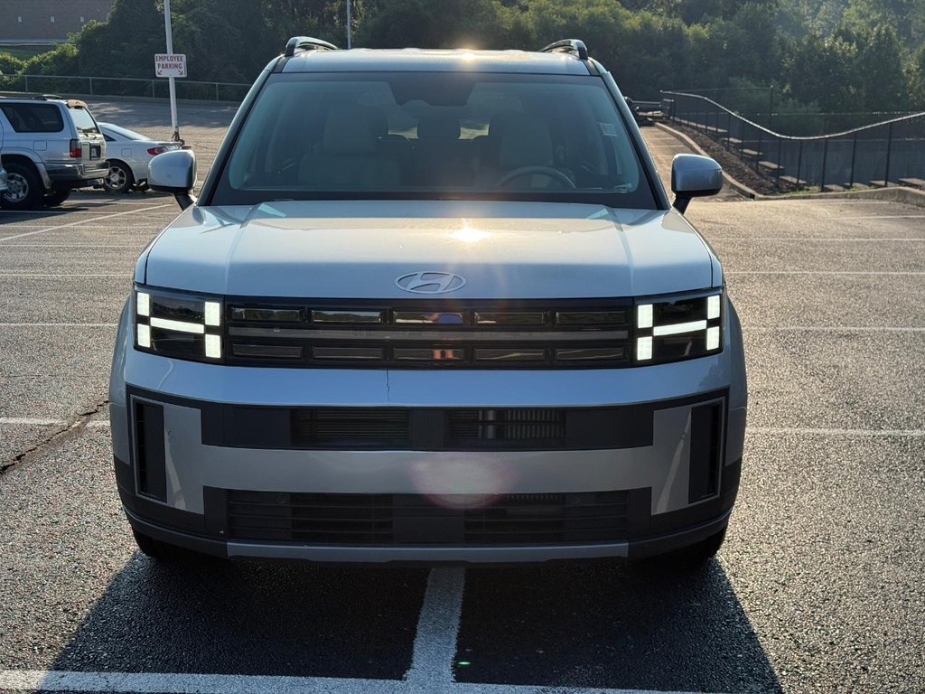 Hyundai Santa Fe Vehicle Full-screen Gallery Image 09