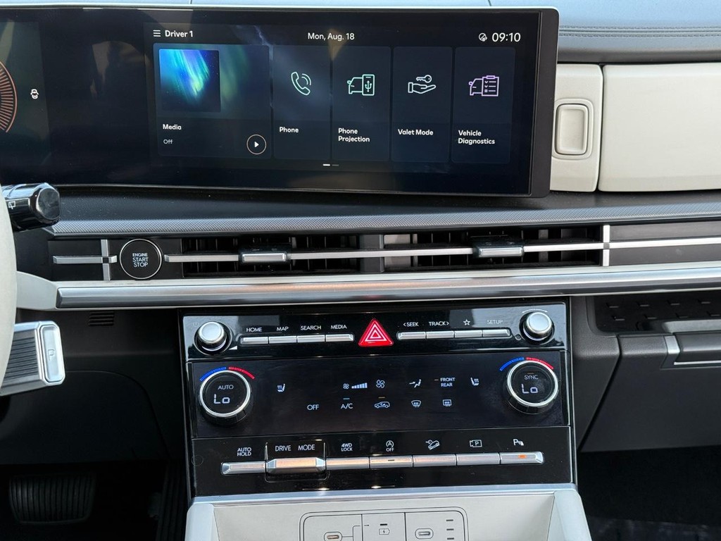 Hyundai Santa Fe Vehicle Full-screen Gallery Image 14