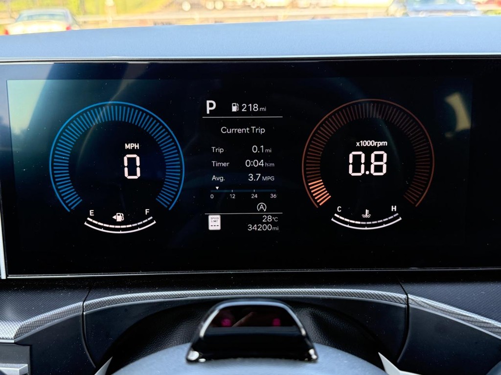 Hyundai Santa Fe Vehicle Full-screen Gallery Image 19