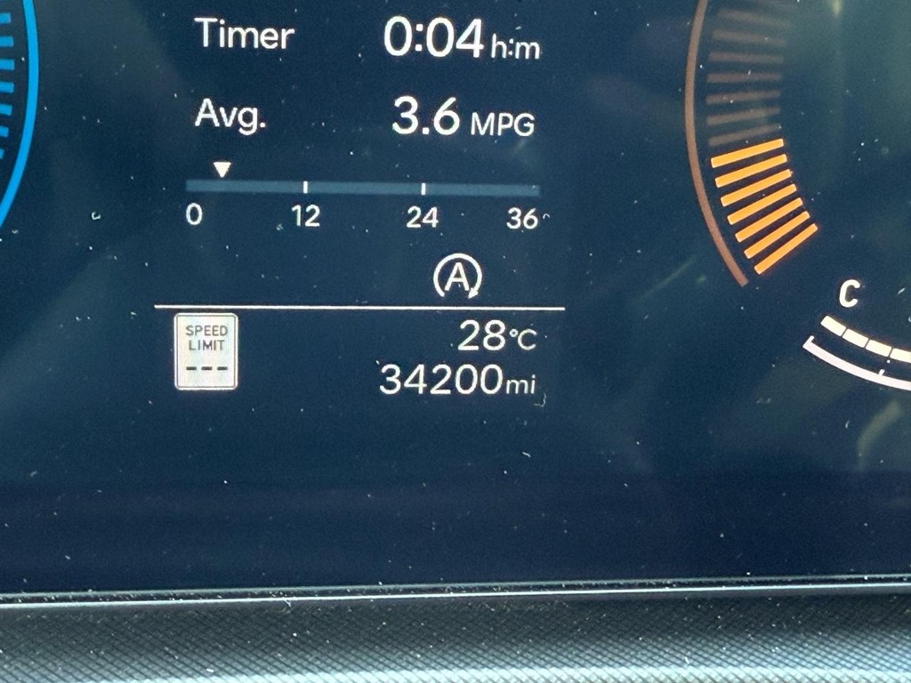 Hyundai Santa Fe Vehicle Full-screen Gallery Image 20