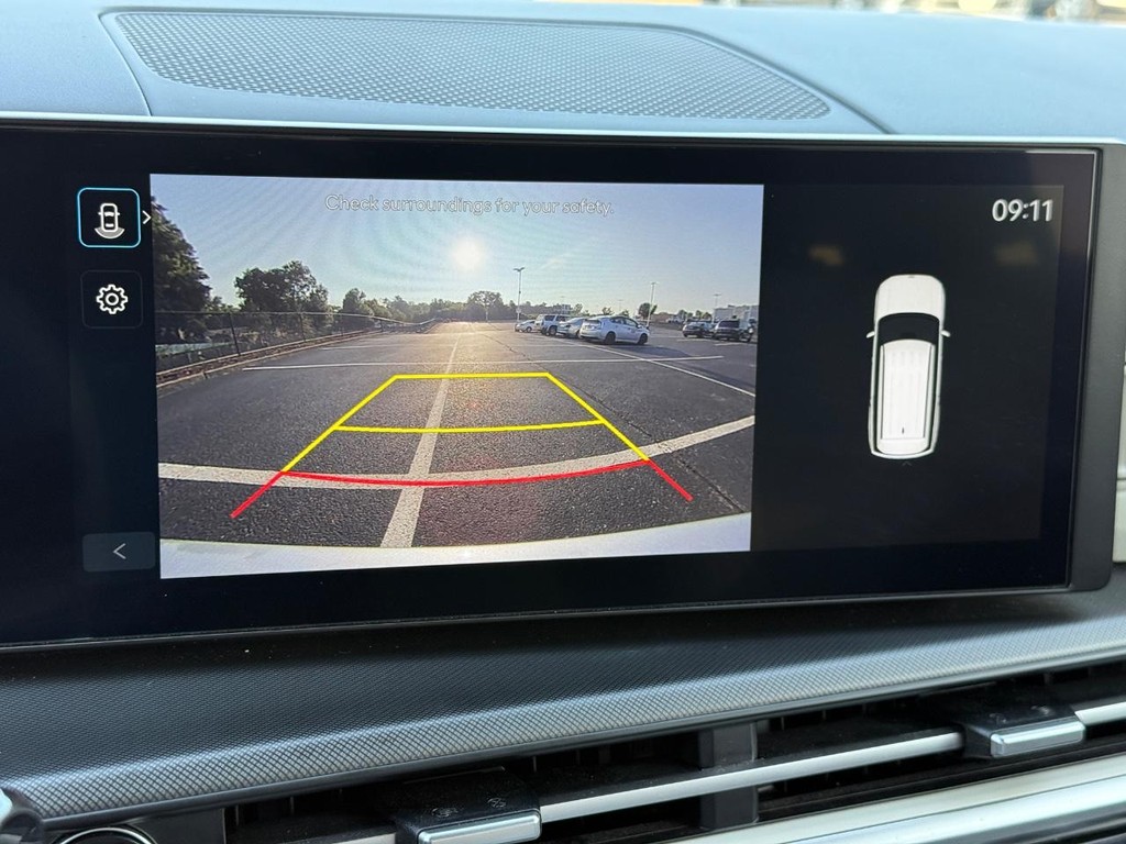 Hyundai Santa Fe Vehicle Full-screen Gallery Image 21