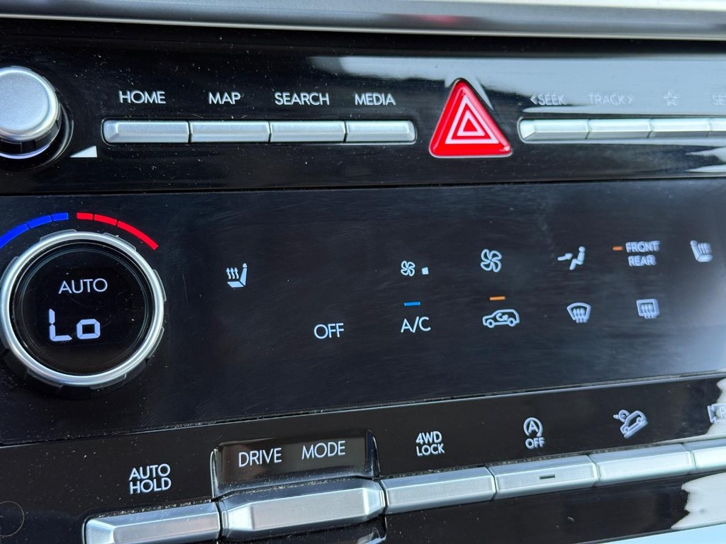 Hyundai Santa Fe Vehicle Full-screen Gallery Image 22