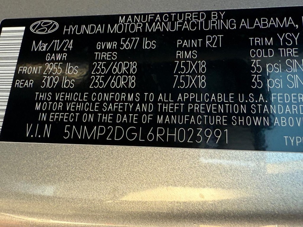 Hyundai Santa Fe Vehicle Full-screen Gallery Image 23