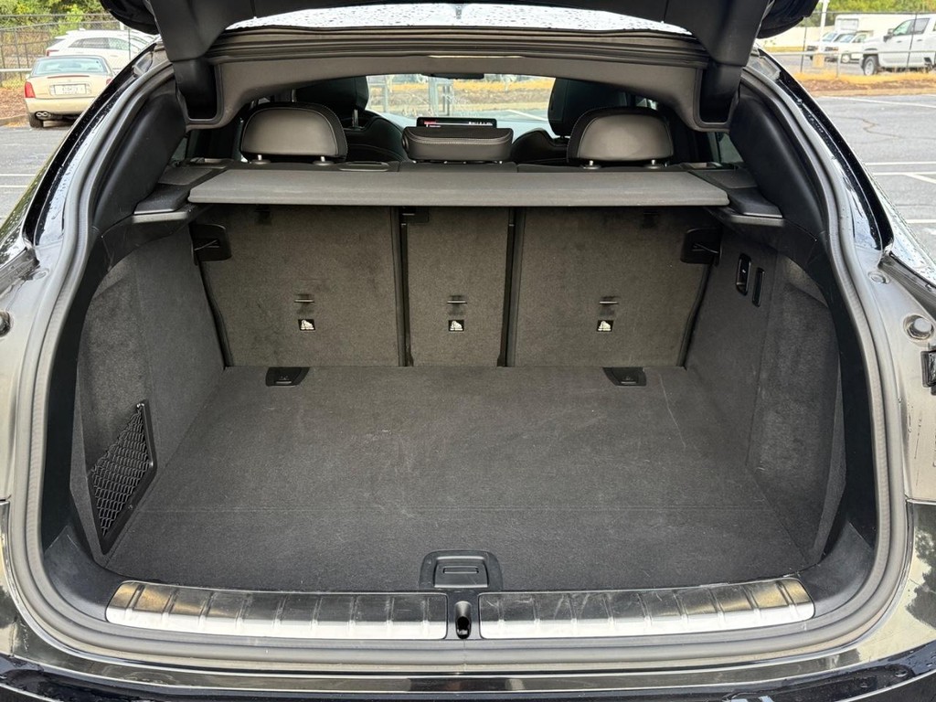 BMW X4 Vehicle Full-screen Gallery Image 04