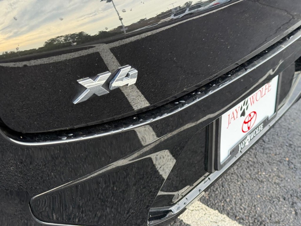 BMW X4 Vehicle Full-screen Gallery Image 07