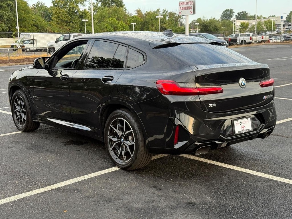 BMW X4 Vehicle Full-screen Gallery Image 08