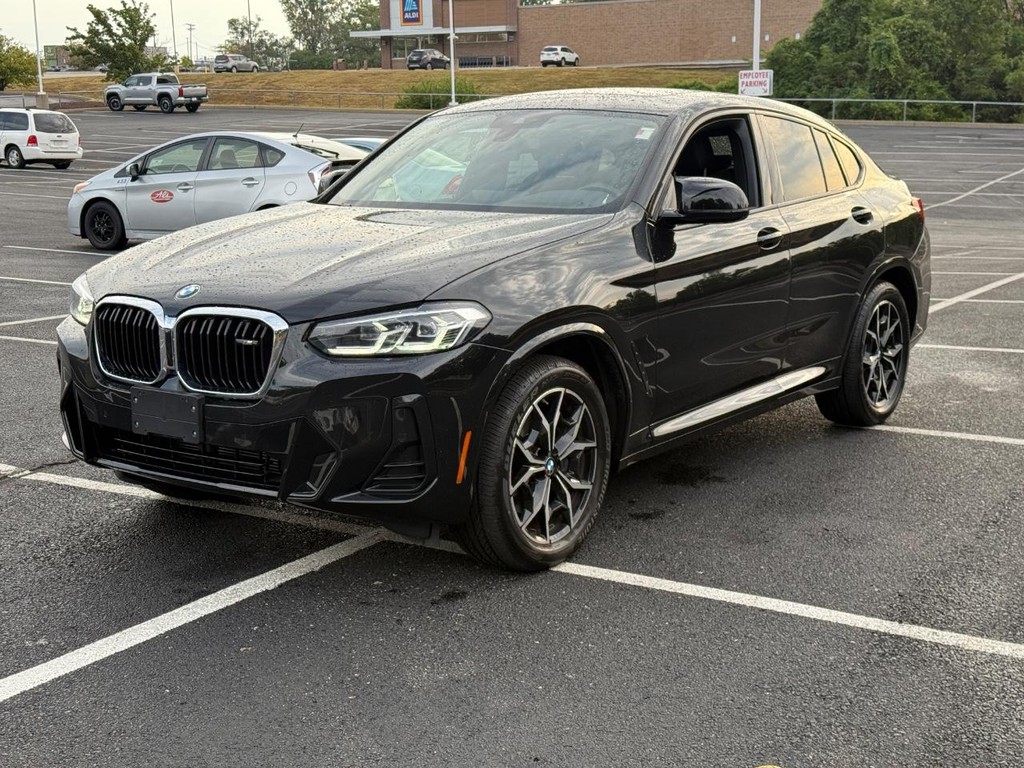 BMW X4 Vehicle Full-screen Gallery Image 10