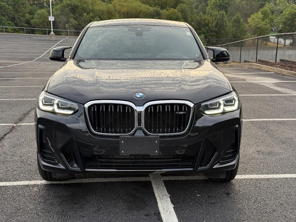 BMW X4 Vehicle Full-screen Gallery Image 11