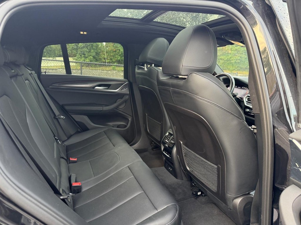 BMW X4 Vehicle Full-screen Gallery Image 13