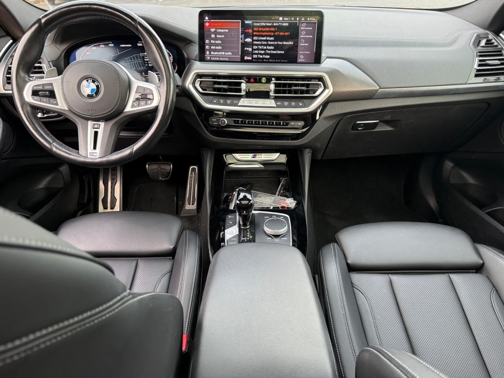 BMW X4 Vehicle Full-screen Gallery Image 14