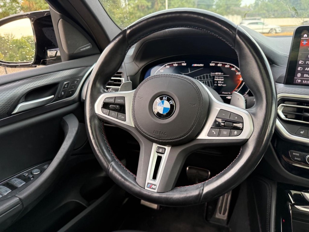 BMW X4 Vehicle Full-screen Gallery Image 15