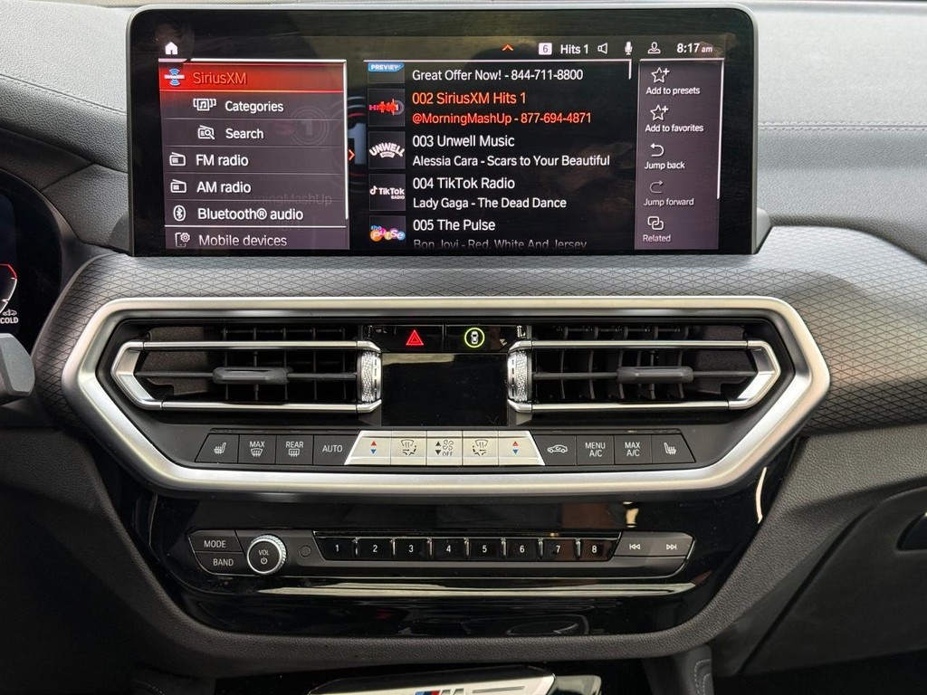 BMW X4 Vehicle Full-screen Gallery Image 16