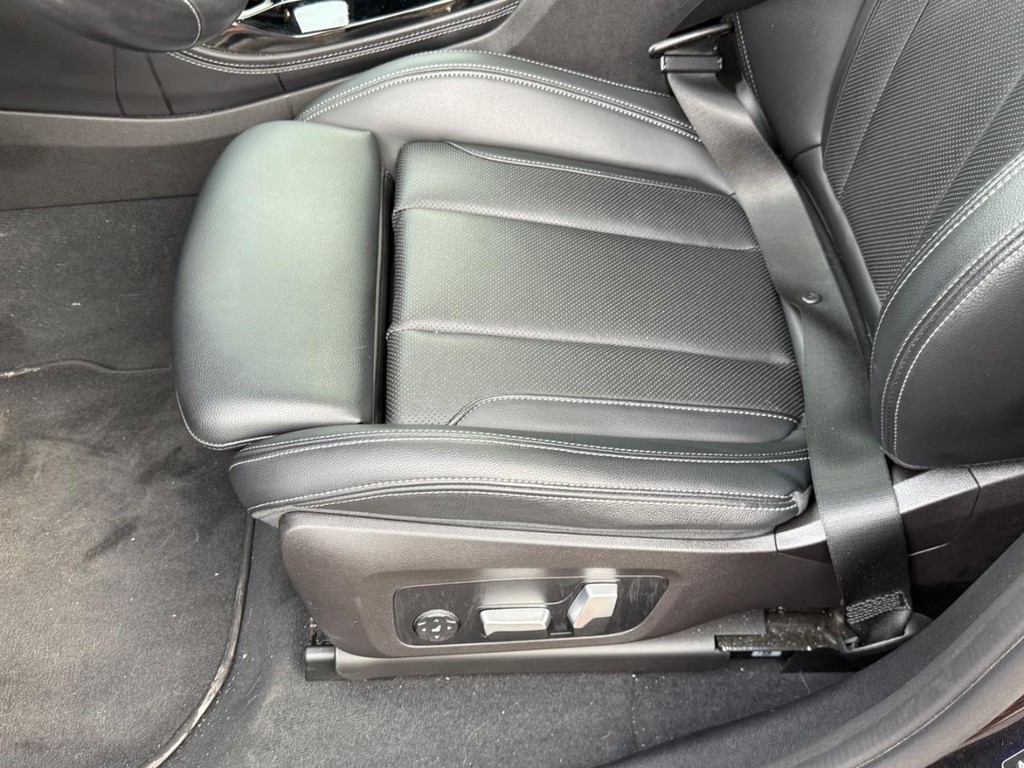 BMW X4 Vehicle Full-screen Gallery Image 19