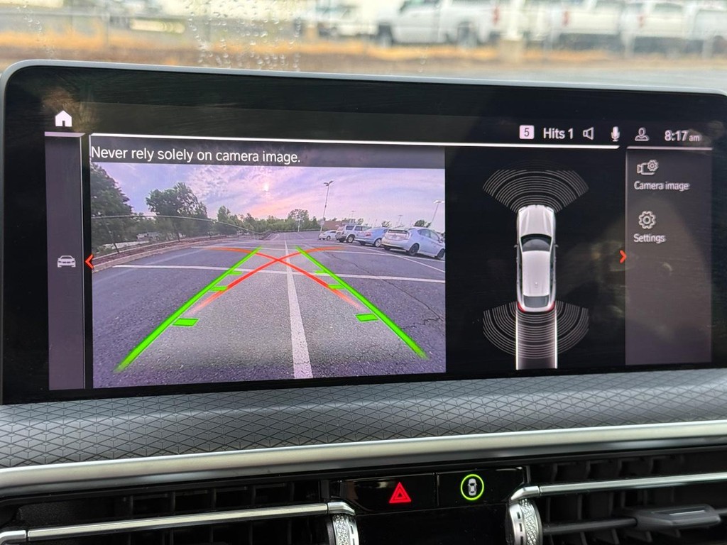 BMW X4 Vehicle Full-screen Gallery Image 24