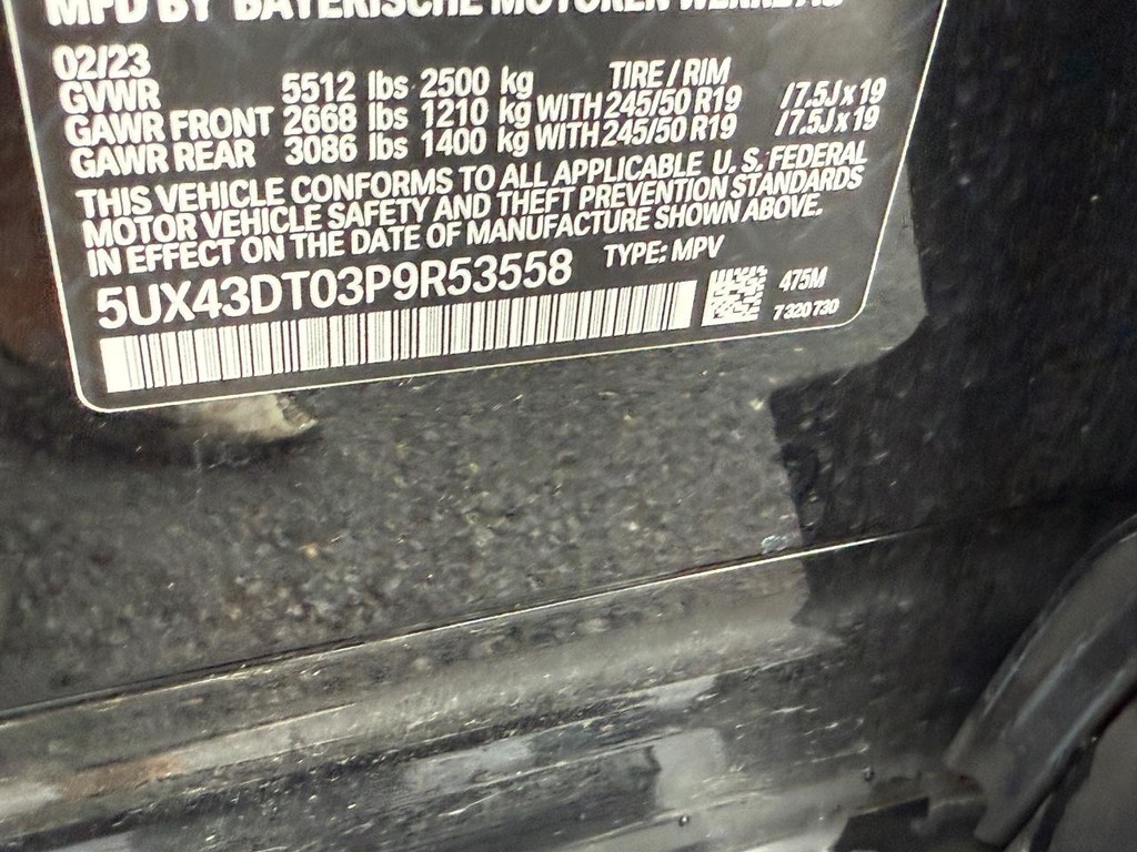 BMW X4 Vehicle Full-screen Gallery Image 26