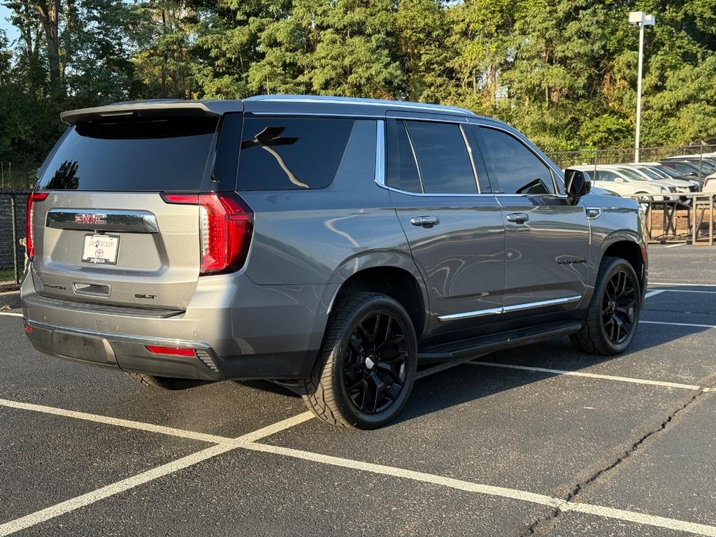 GMC Yukon Vehicle Full-screen Gallery Image 03