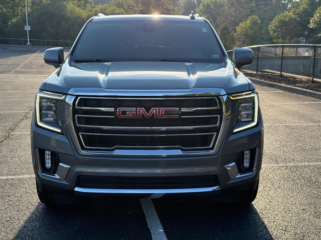 GMC Yukon Vehicle Full-screen Gallery Image 10