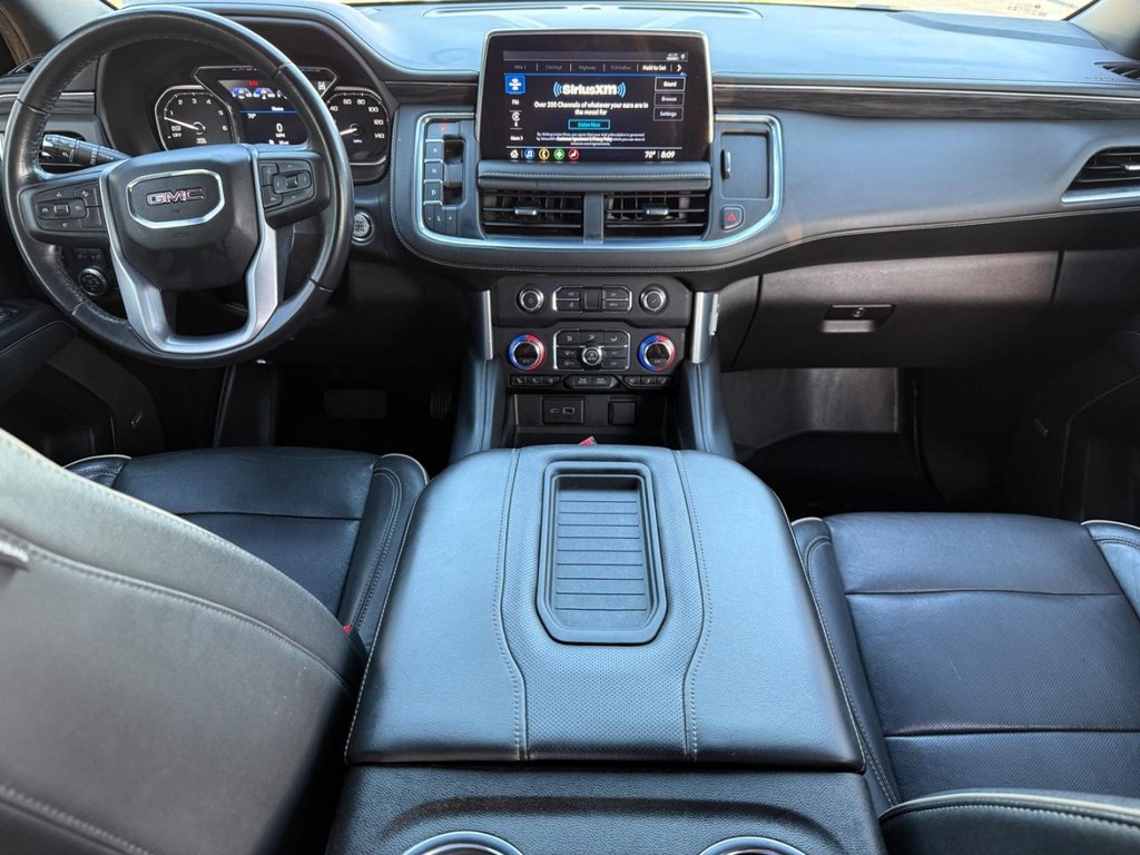 GMC Yukon Vehicle Full-screen Gallery Image 13