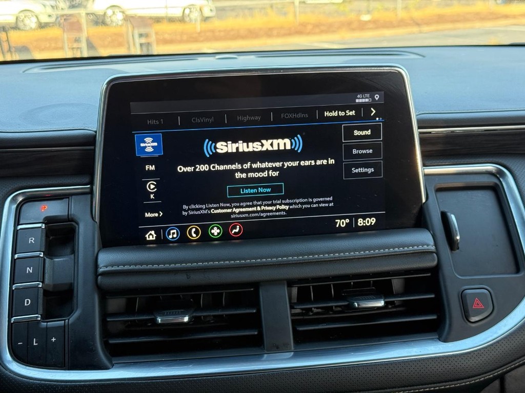 GMC Yukon Vehicle Full-screen Gallery Image 15