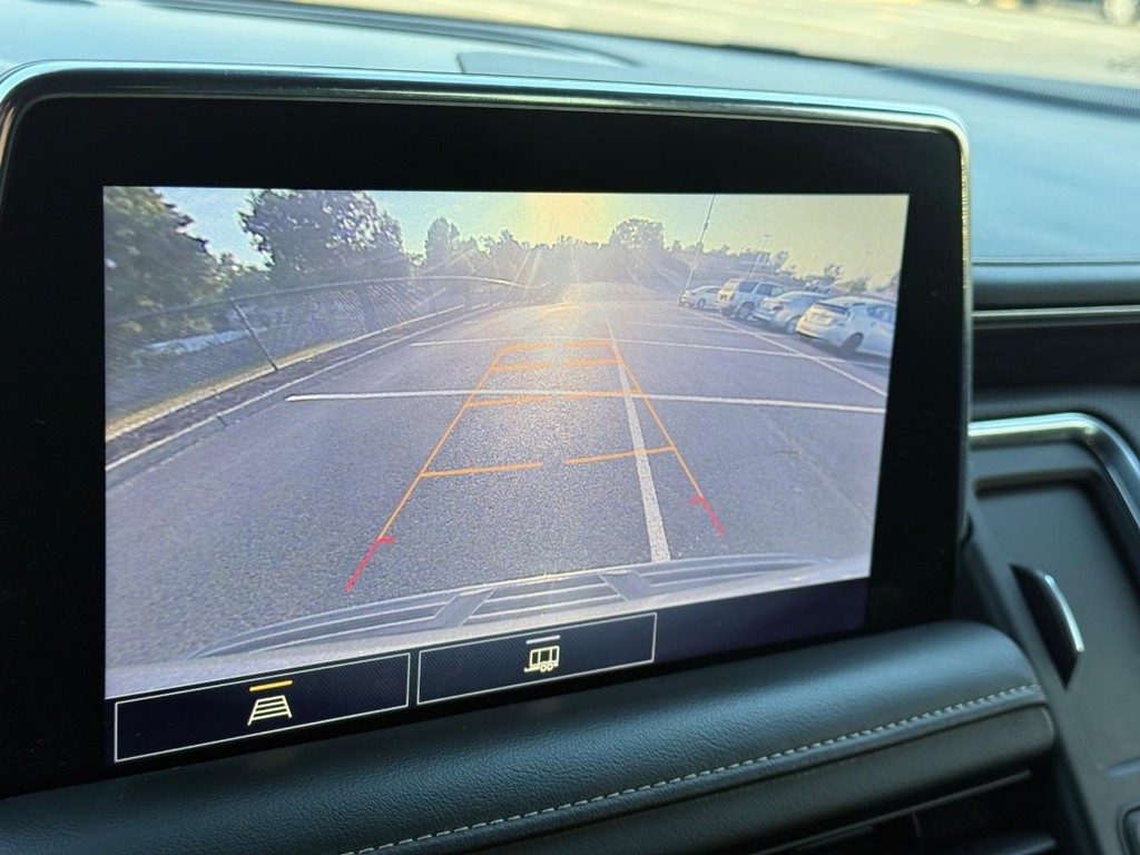 GMC Yukon Vehicle Full-screen Gallery Image 25