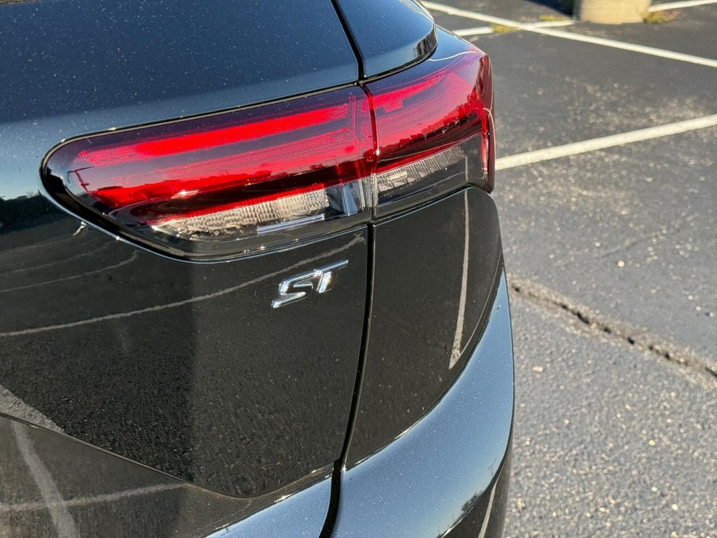 Buick Envision Vehicle Full-screen Gallery Image 06