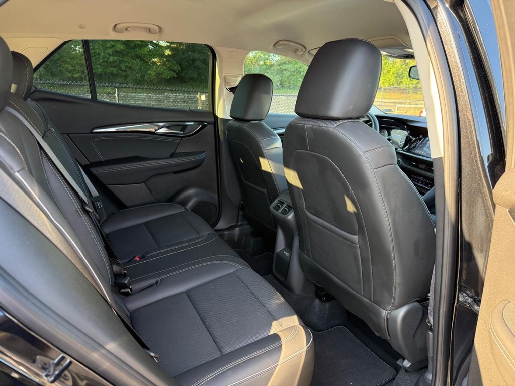 Buick Envision Vehicle Full-screen Gallery Image 11