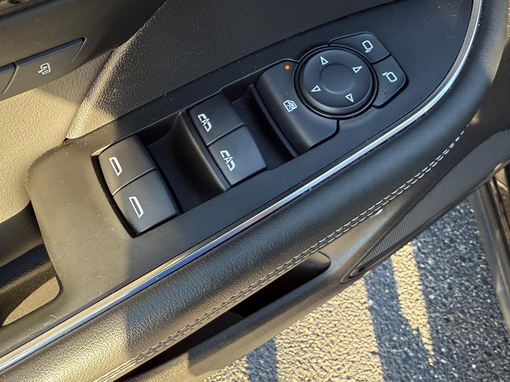 Buick Envision Vehicle Full-screen Gallery Image 15