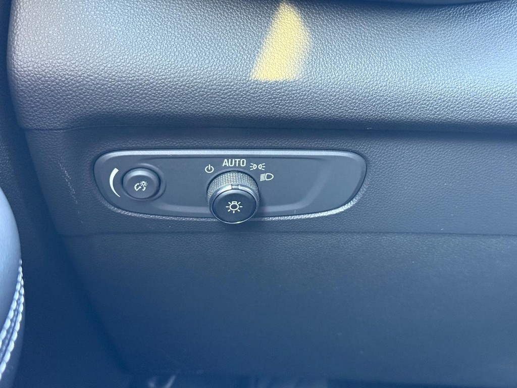 Buick Envision Vehicle Full-screen Gallery Image 18