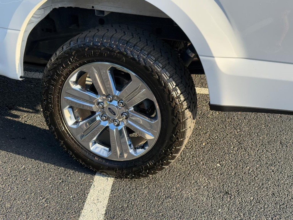 Ford F-150 Vehicle Full-screen Gallery Image 07