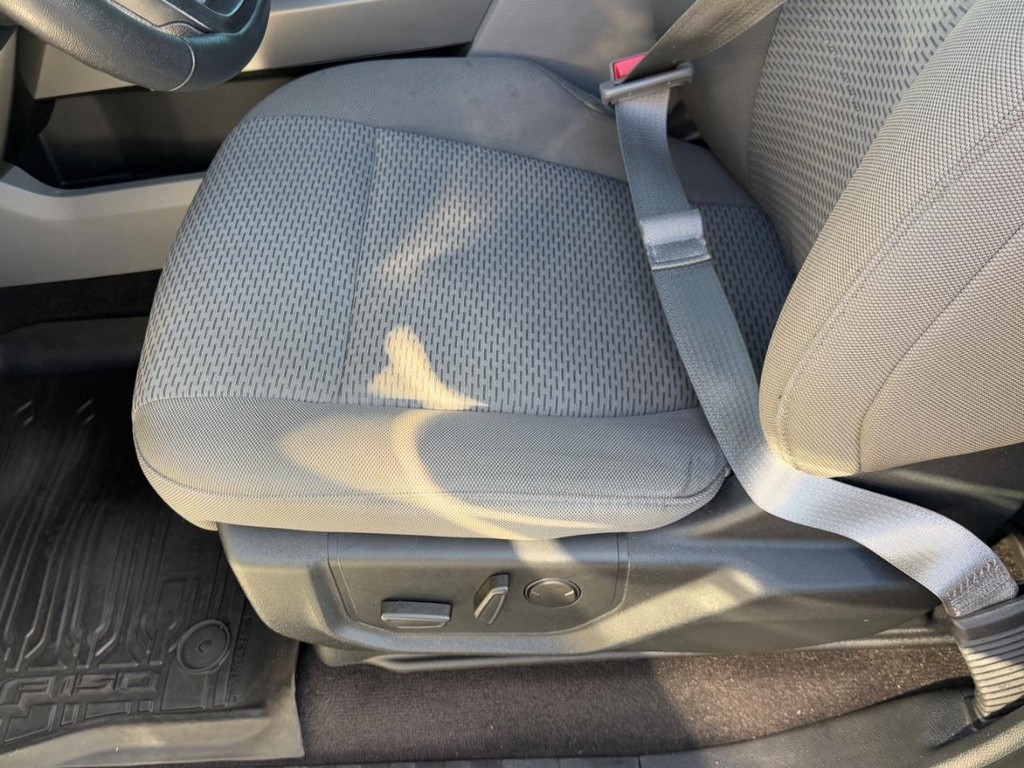 Ford F-150 Vehicle Full-screen Gallery Image 15