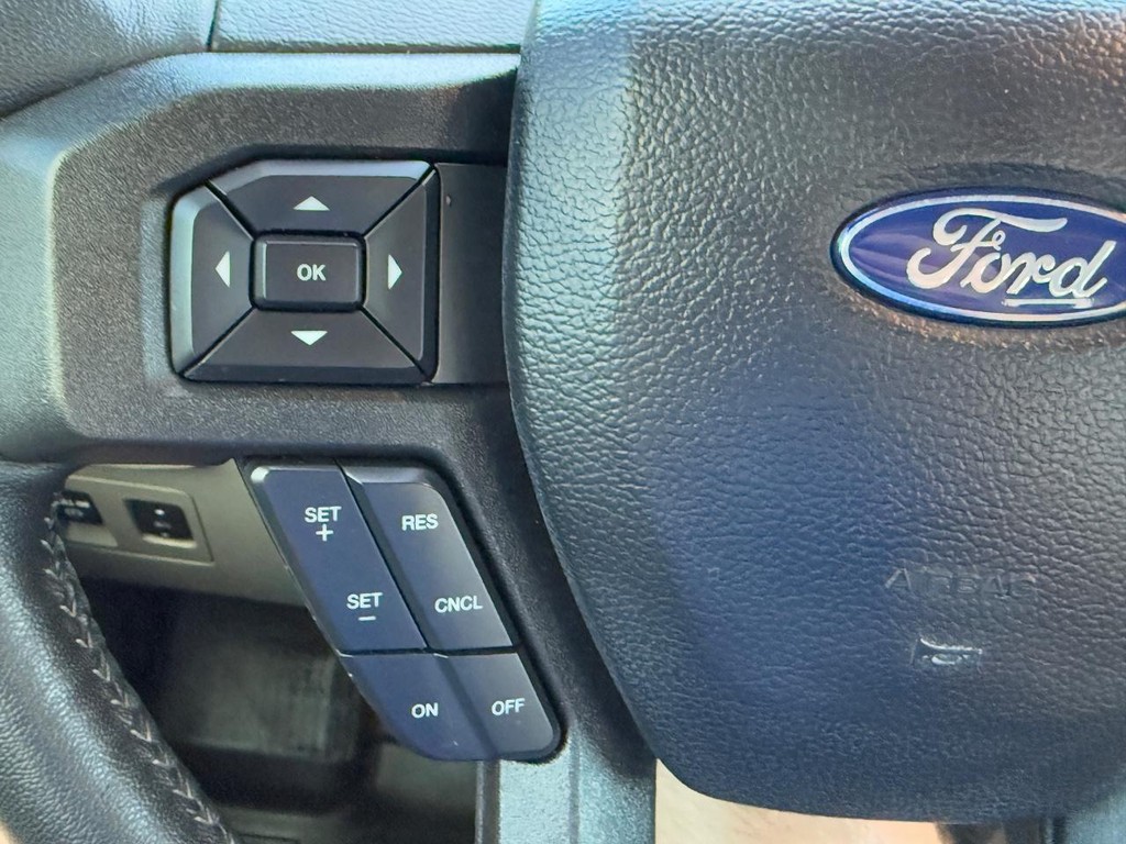 Ford F-150 Vehicle Full-screen Gallery Image 17