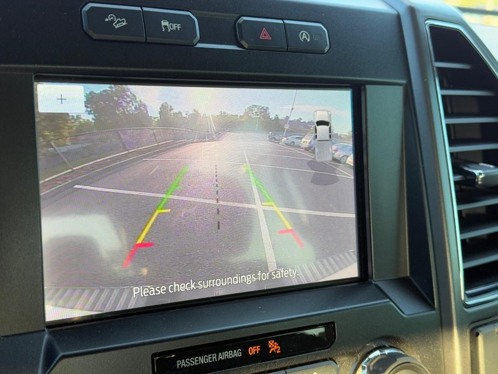 Ford F-150 Vehicle Full-screen Gallery Image 21