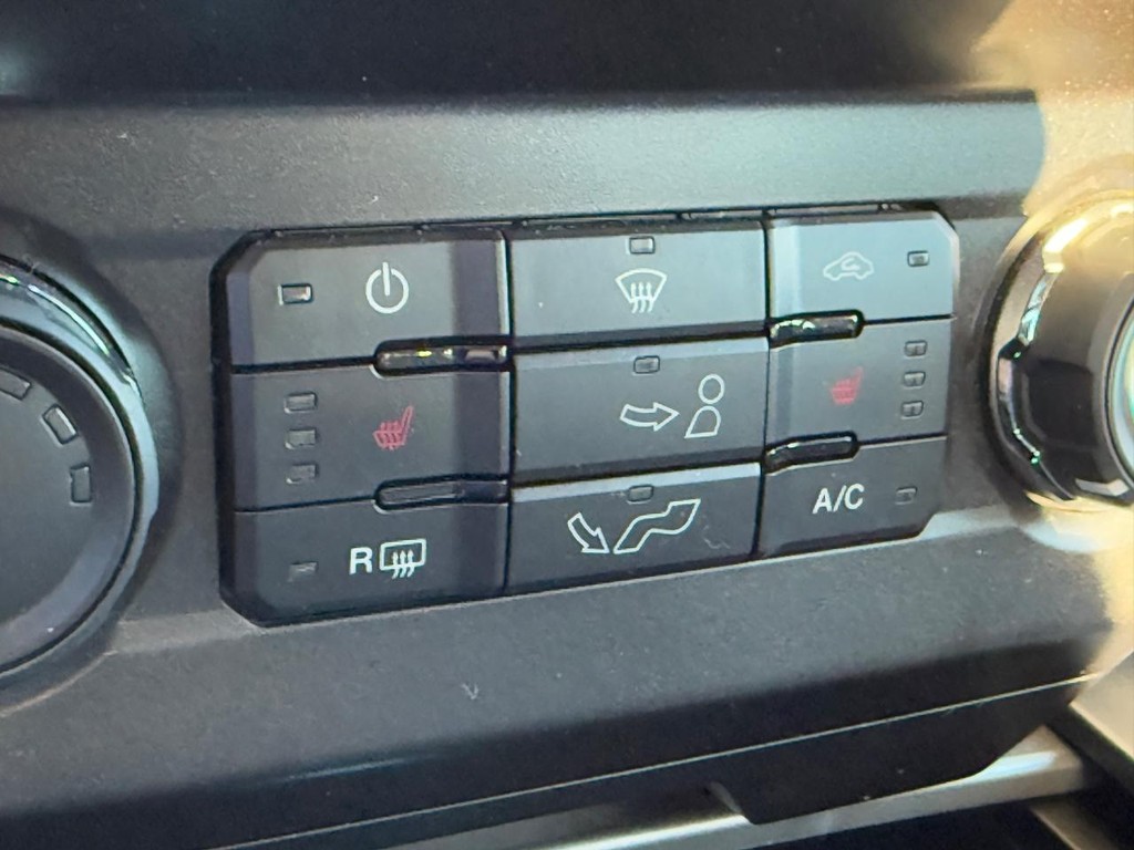 Ford F-150 Vehicle Full-screen Gallery Image 22