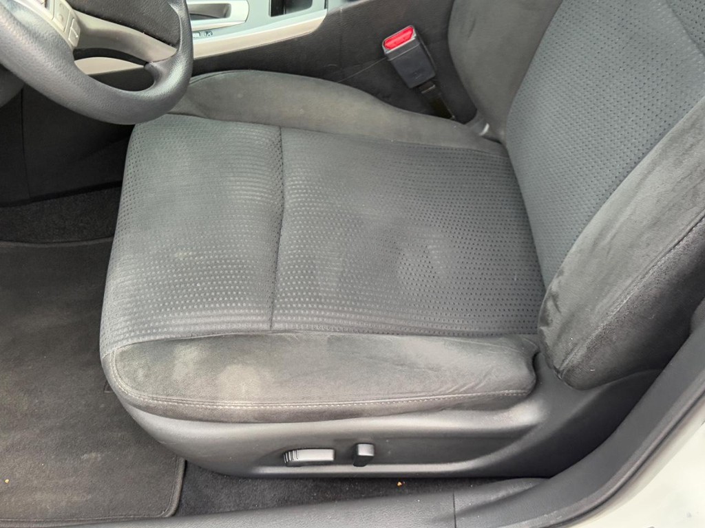 Nissan Altima Vehicle Full-screen Gallery Image 16