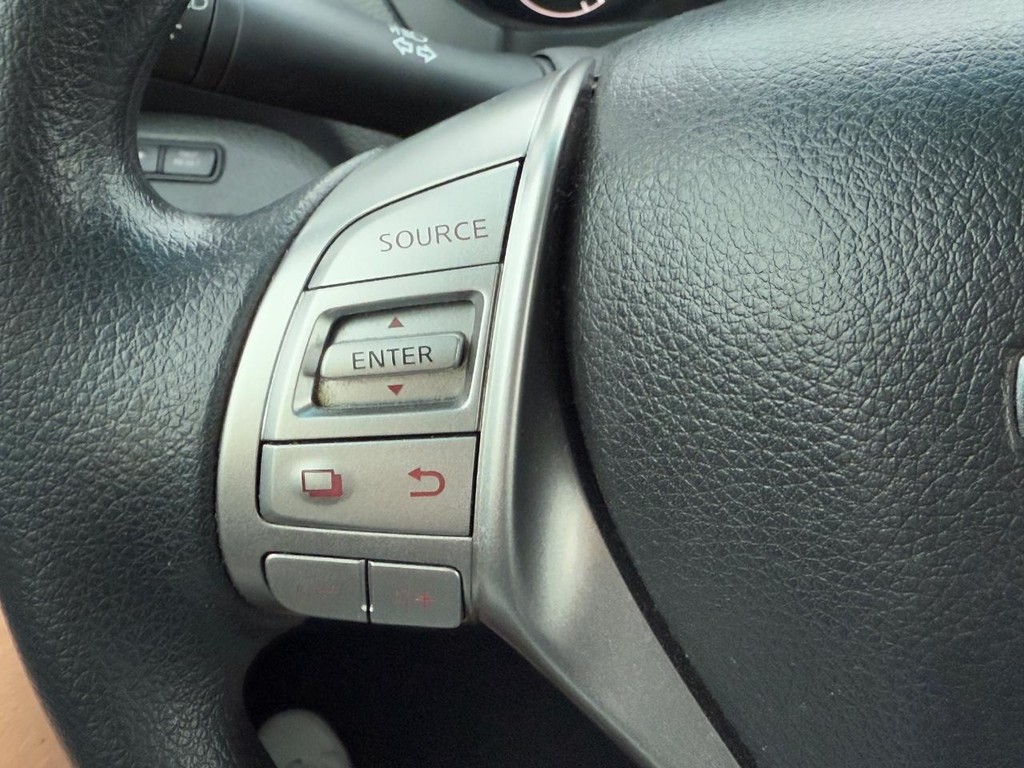 Nissan Altima Vehicle Full-screen Gallery Image 17