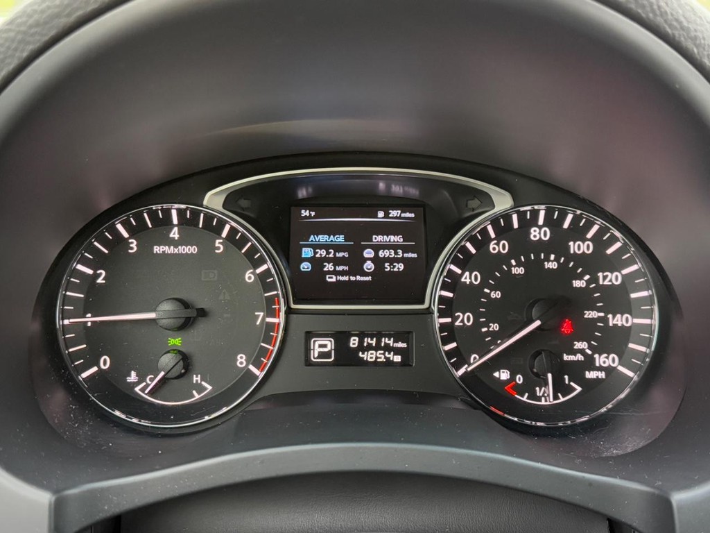 Nissan Altima Vehicle Full-screen Gallery Image 19