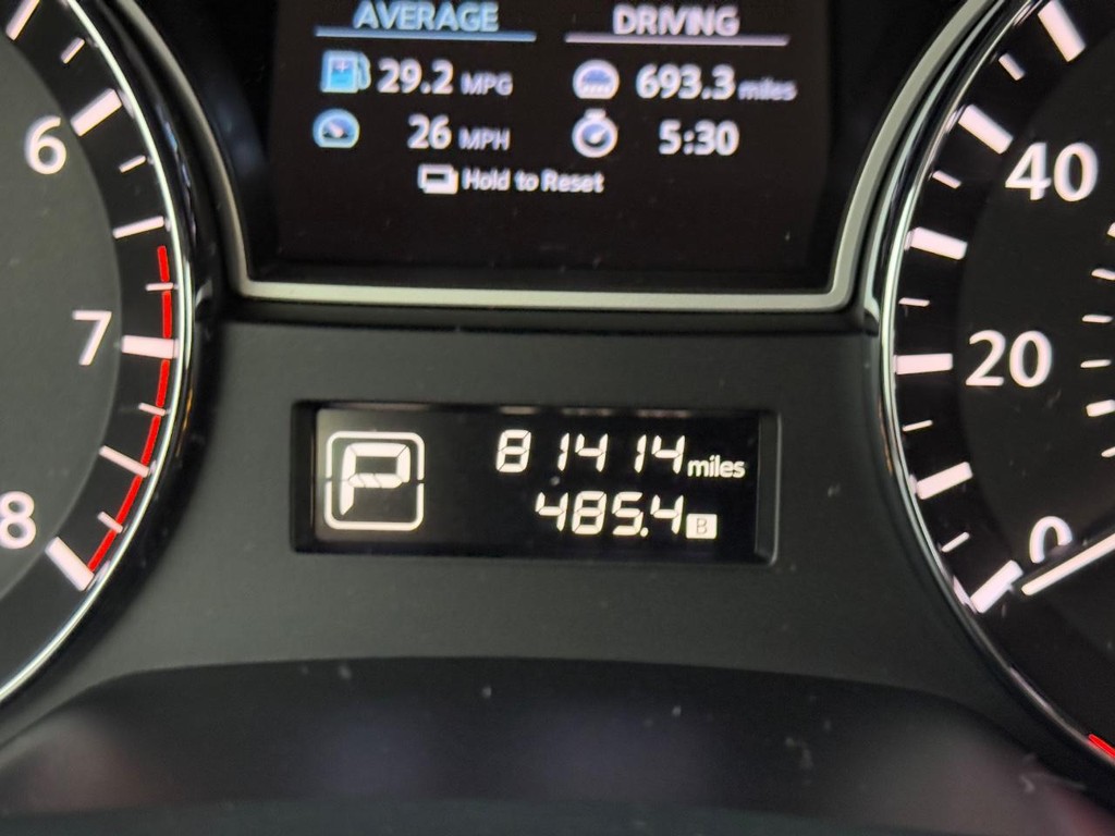 Nissan Altima Vehicle Full-screen Gallery Image 20