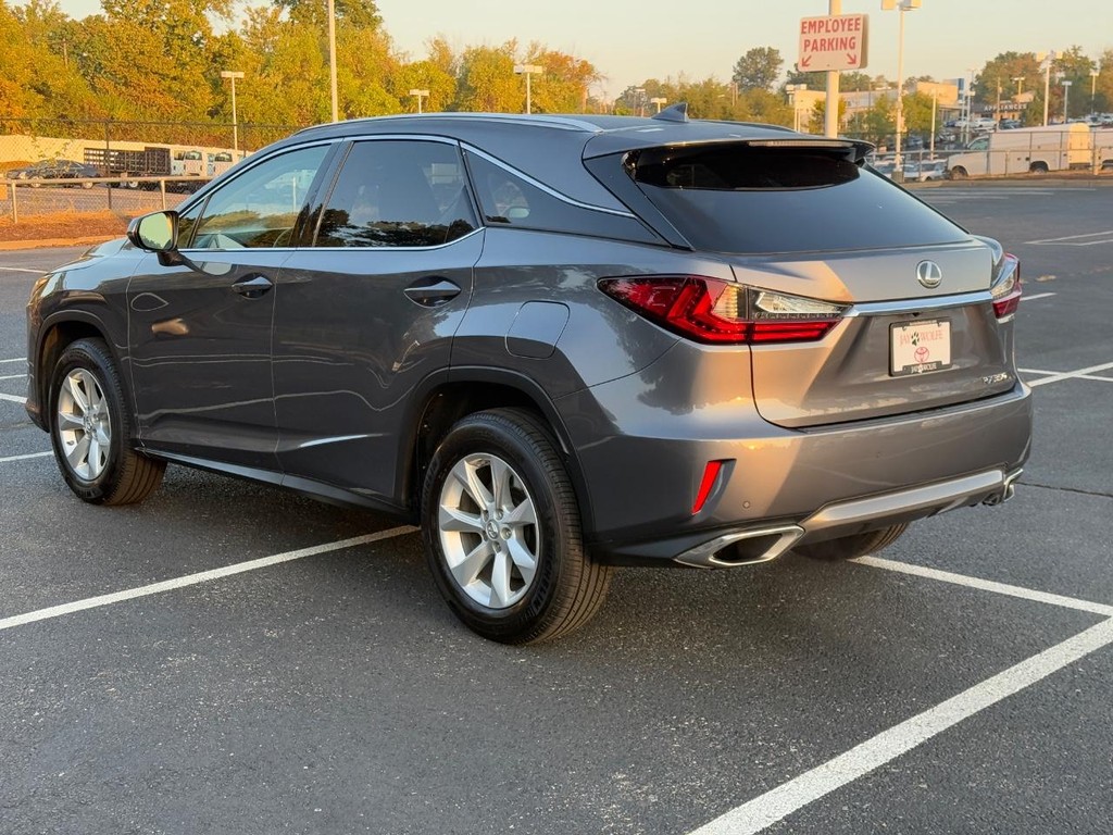 Lexus RX Vehicle Full-screen Gallery Image 06